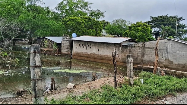 A días del impacto del huracán, muchas casas siguen inundadas.