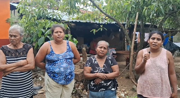 Mujeres de la comunidad Banco de Oro piden ayuda al Gobierno.