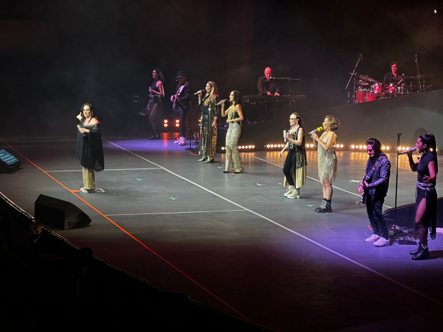 Las cantantes de Flans y Pandora deslumbraron en el escenario con un setlist lleno de nostalgia y emotividad.