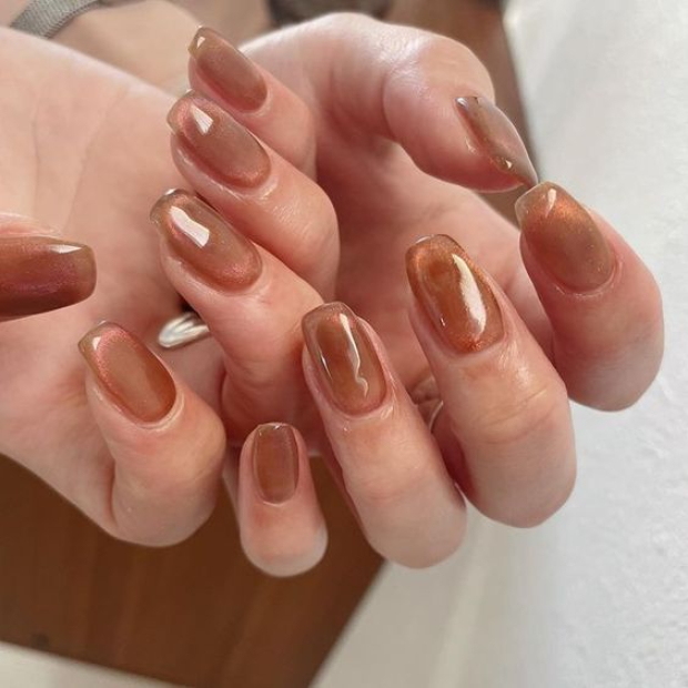 Uñas de caramelo con acabado 'glowy'