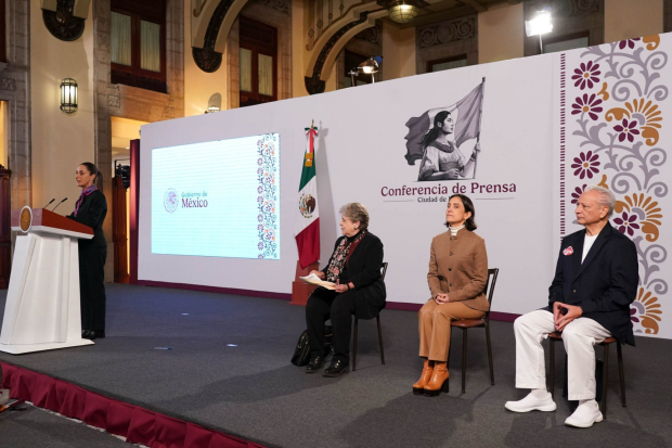 Claudia Sheinbaum, junto con Alicia Bárcena, Luz Elena González y Victor Rodríguez.