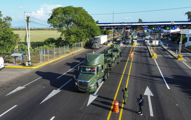 Vehículos "Ocelotl" del Ejército mexicano llegan a Culiacán.