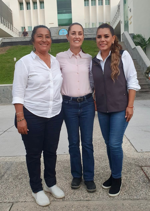 De izq. a der.: Abelina López, Claudia Sheinbaum y Evelyn Salgado, ayer.