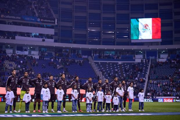 Jugadores de la Selección Mexicana en el Estadio Cuauhtémoc instantes previos al duelo ante Valencia