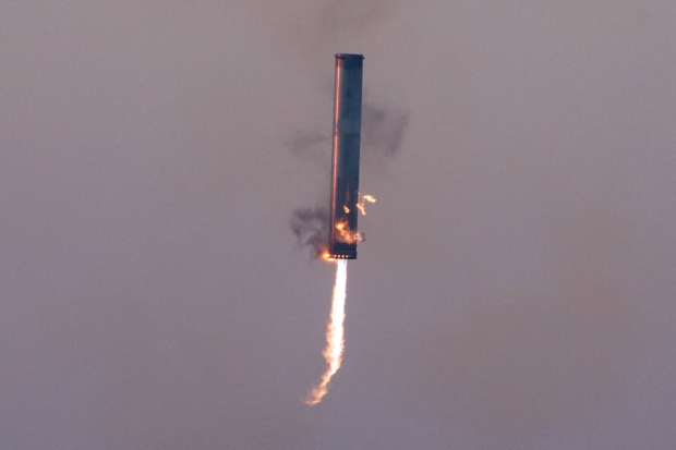 El booster del vuelo de Space X volvió a la base.