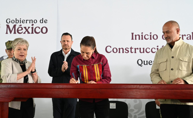 La Presidenta Claudia Sheinbaum durante el inicio de los trabajos preliminares para la construcción del Tren México-Querétaro.