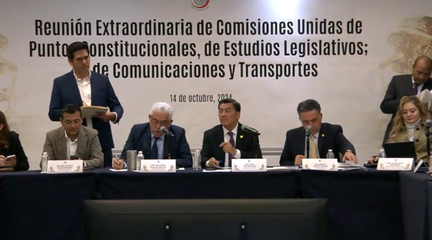 En al imagen, la sesión de comisiones unidas de Puntos Constitucionales, de Estudios Legislativos, y de Comunicaciones y Transportes.