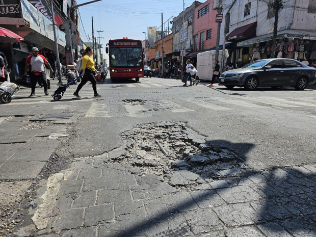 Bache en la calle República de Venezuela en la zona centro de la capital, ayer.