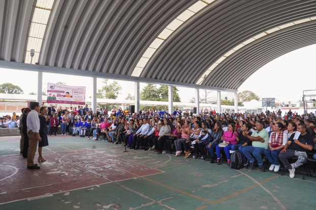 Claudia Sheinbaum visitó la escuela secundaria Moisés Sáenz.