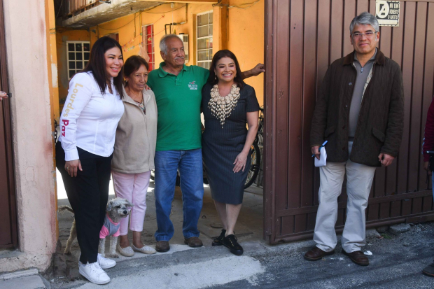 Clara Brugada, jefa de Gobierno, encabezó el recorrido del programa "Gobierno casa por casa".