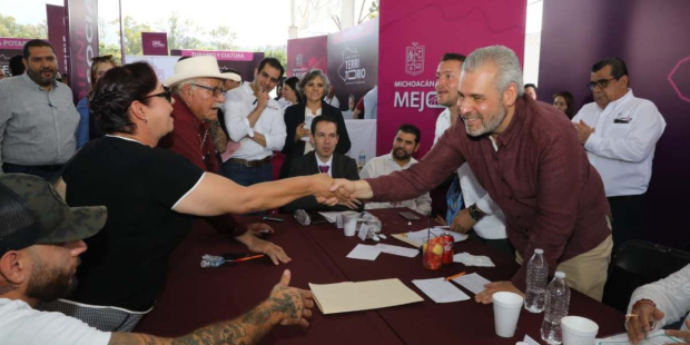 El gobernador de Michoacán, Alfredo Ramírez Bedolla, informó que el modelo de diálogo se extenderá a los 112 municipios restantes y 40 comunidades indígenas con autogobierno.