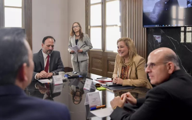 Durante la presentación del proyecto, Maru Campos destacó la importancia de la colaboración entre el Gobierno del Estado y el Ayuntamiento para el éxito del nuevo campus.