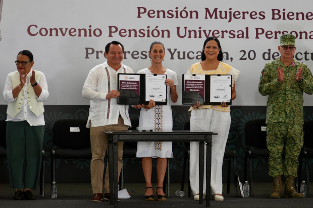 Claudia Sheinbaum y el gobernador de Yucatán, Joaquín Díaz Mena.