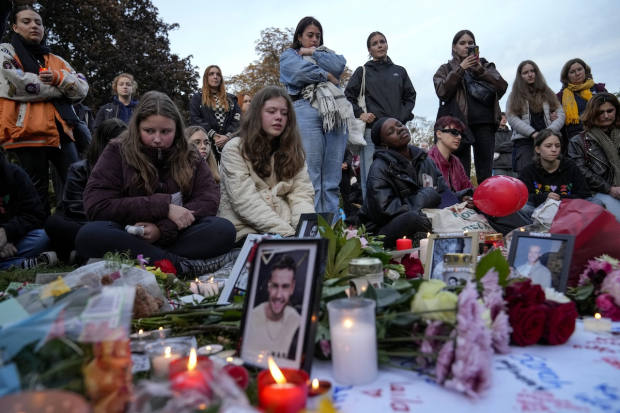 En París también recordaron al cantante.