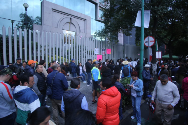 Trabajadores se concentraron este lunes en el edificio del CJF al sur de CDMX.