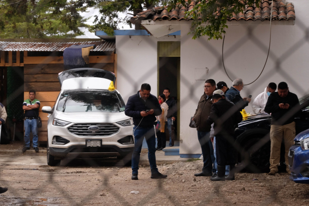 Personal forense recabó evidencias del asesinato del padre Marcelo Pérez, el domingo.