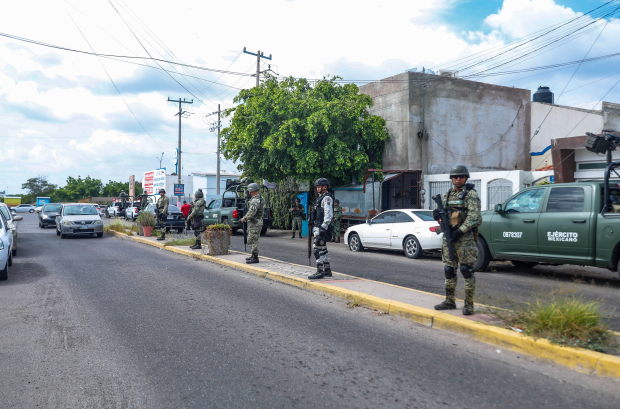 Elementos de Sedena y GN resguardan las calles de Culiacán, el pasado 9 de octubre.