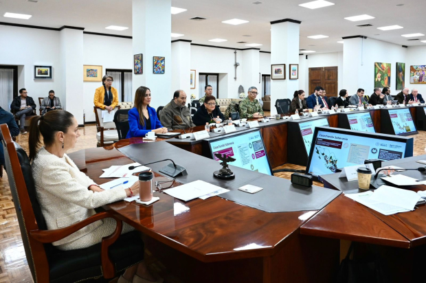 Claudia Sheinbaum y Libia García, ayer, durante la reunión del Gabinete de Seguridad en Palacio Nacional.