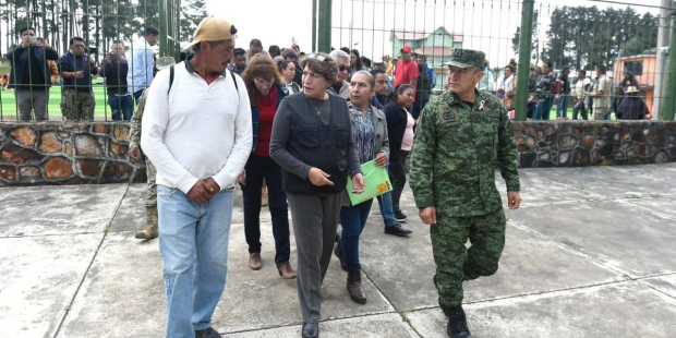 La mandataria estatal escuchó las necesidades e inquietudes planteadas por los habitantes de la comunidad.