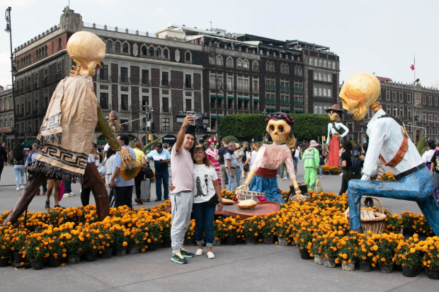 Cada año se lleva instala una Ofrenda Monumental en el Zócalo de la CDMX.