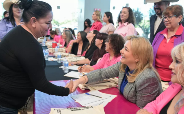 Maru Campos reiteró su compromiso con productoras de Chihuahua.