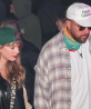 Travis Kelce protagoniza romántica escena con Taylor Swift en Coachella