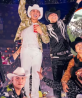 Grupo Firme no logra llenar concierto en Chiapas y genera caos entre el público.