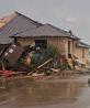 Fuertes tormentas en el sur de EU dejaron daños en casas y edificios.