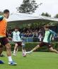 Jugadores de México entrenan previo al duelo con el Valencia