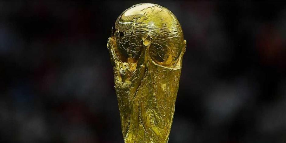 El trofeo de la Copa del Mundo que se entregará en Qatar 2022.
