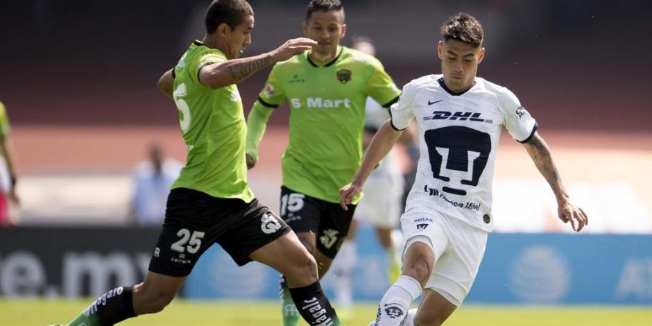 Una acción de un duelo de Pumas vs Bravos, en la Liga MX
