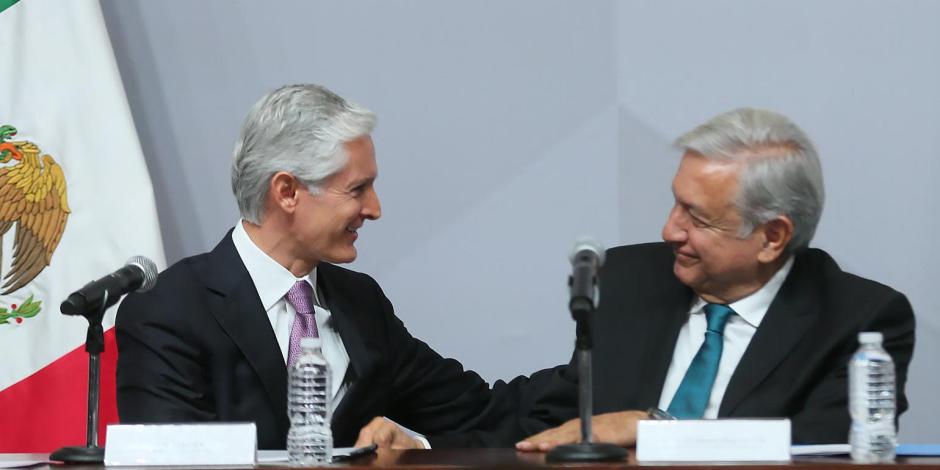 El presidente López Obrador (der.) y el gobernador del Estado de México Alfredo del Mazo (izq.), en fotografía de archivo.