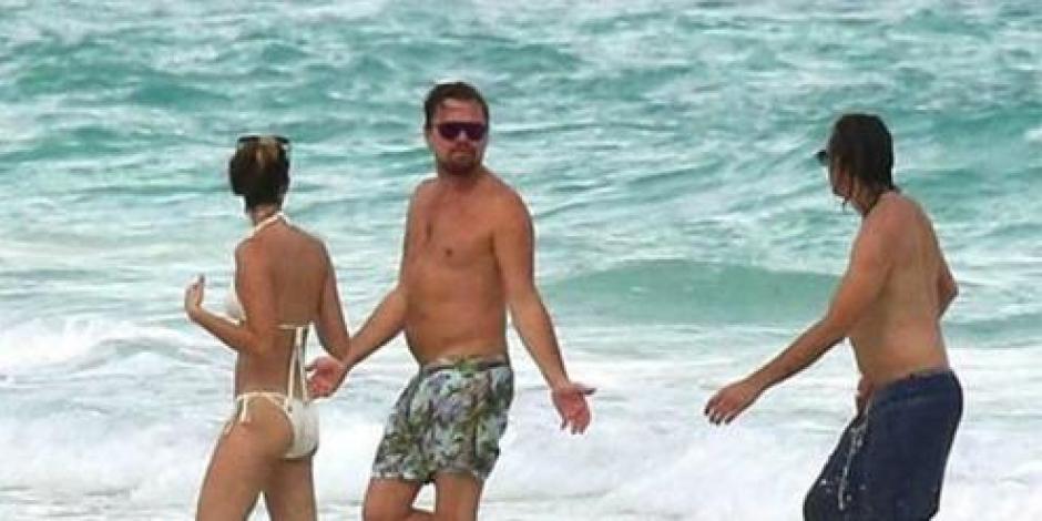 Captan a DiCaprio paseando en playas de Cancún