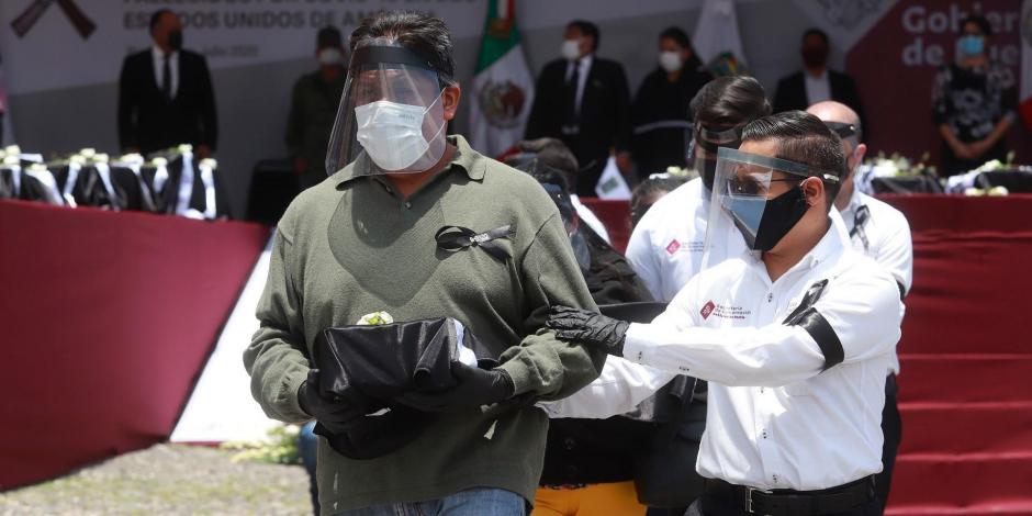 Llegan a Puebla cenizas de migrantes fallecidos por COVID-19 en Estados Unidos.