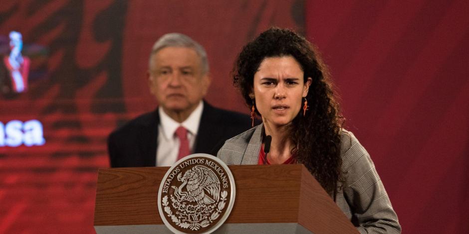 Al frente, Luisa María Alcalde, secretaria del Trabajo; atrás, Presidente Andrés Manuel López Obrador