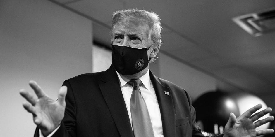 Durante semanas, Trump se resistió a usar una máscara facial en público, incluso cuando surgieron más pruebas de que era una forma efectiva de mitigar la propagación del virus.