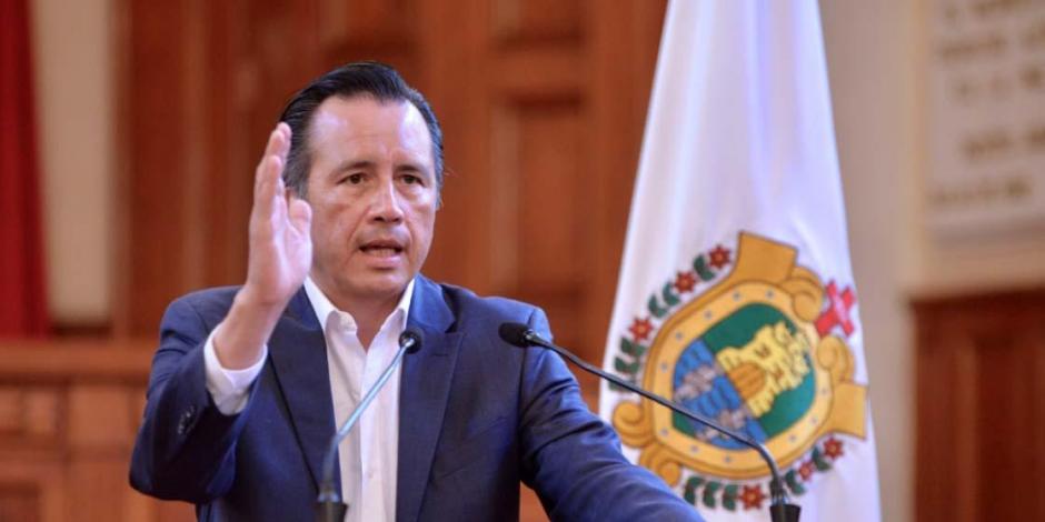 El gobernador Cuitláhuac García anuncia el pago de un adeudo de la gestión anterior.