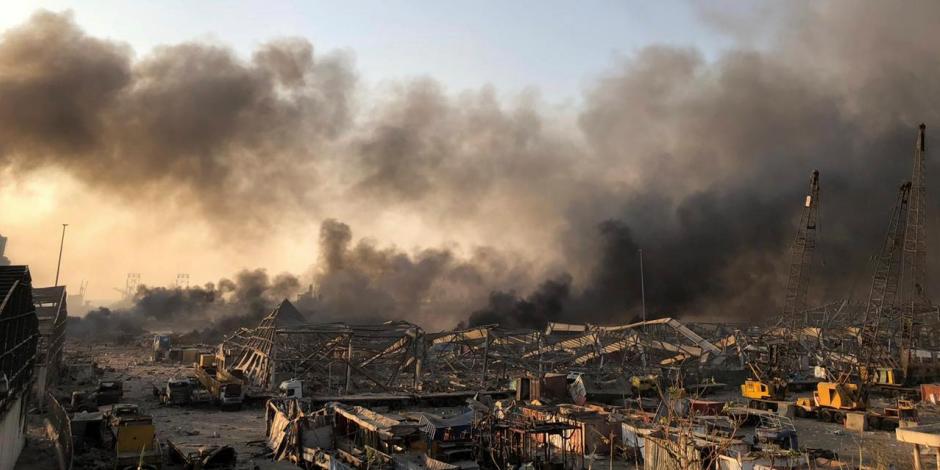 El humo de la explosión recorre la ciudad donde quedaron severos daños.