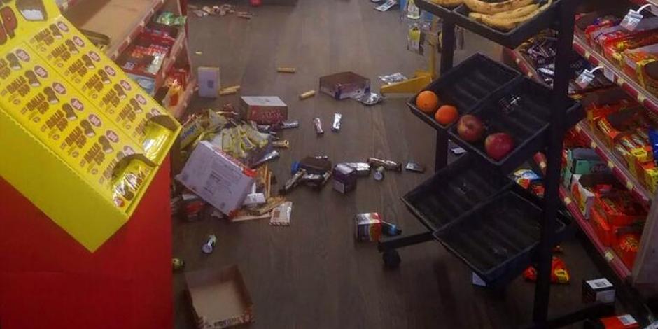 Una tienda de Sparta, Carolina del Norte, tras el impacto del sismo.