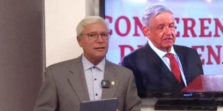 El gobernador de BC, Jaime Bonilla, muestra en su videoconferencia fragmentos de la mañanera de López Obrador, donde habla sobre los autos chocolate.
