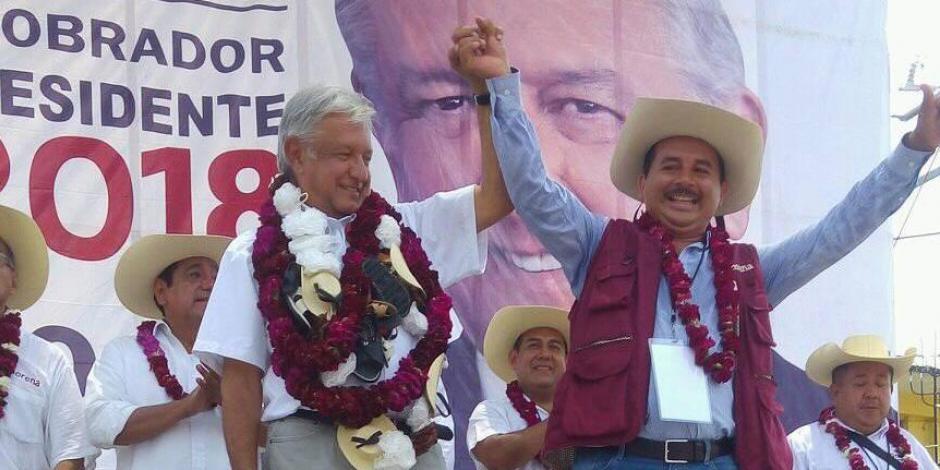 Herón Sarabia junto al Presidente de México, Andrés Manuel López Obrador, en 2018.