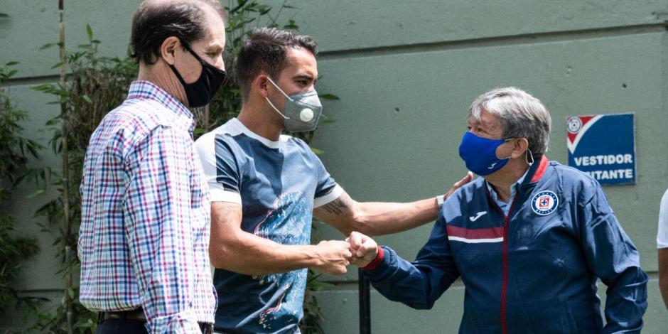 La nueva directiva de Cruz Azul se reunió con jugadores y cuerpo técnico.