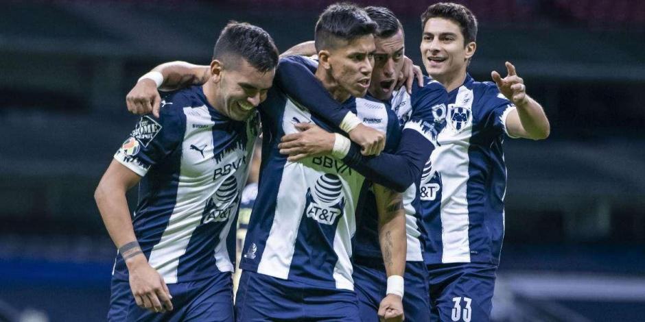 Futbolistas del Monterrey festejan un gol ante el América en la Fecha 6 del Guard1anes 2020.