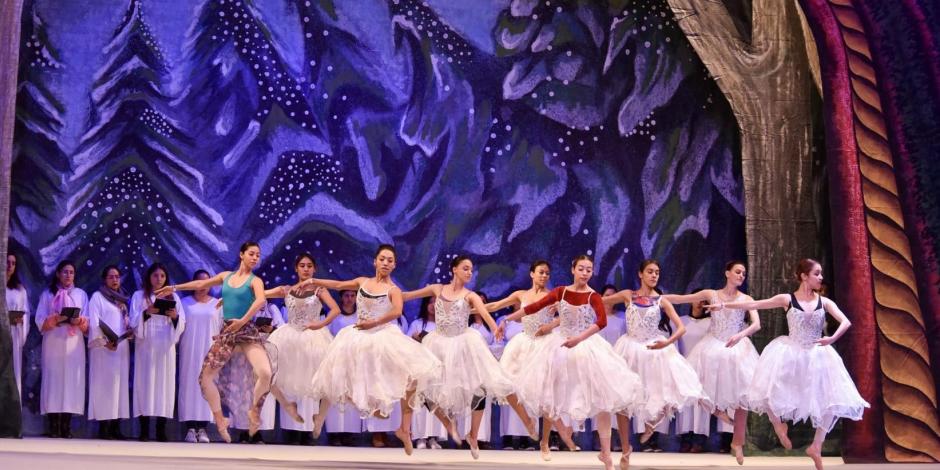 (Archivo) Bailarinas ensayan la obra "El Cascanueces".
