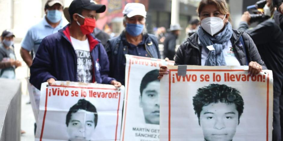 Familiares de los 43 normalistas de Ayotzinapa, el 25 de septiembre de 2020.