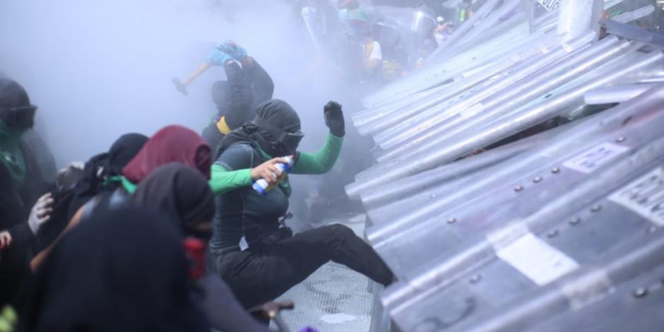 Enfrentamiento entre policías y manifestantes.