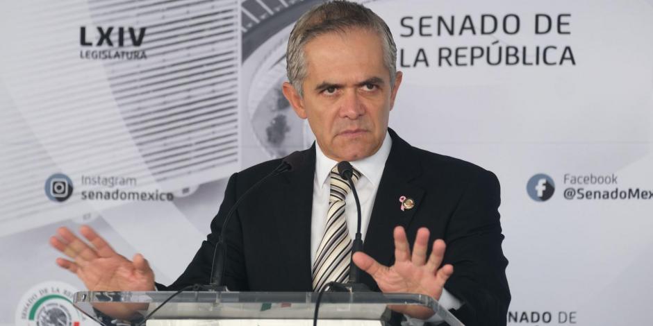El senador Miguel Ángel Mancera, por el partido del PRD.