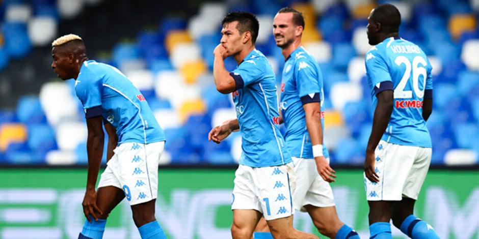 Hirving Lozano celebra uno de sus goles ante el Genoa en la Fecha 2 de la Serie A el pasado 27 de septiembre.