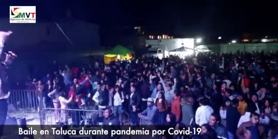 Pese a la pandemia, se realizó un concierto masivo en un poblado de Toluca.