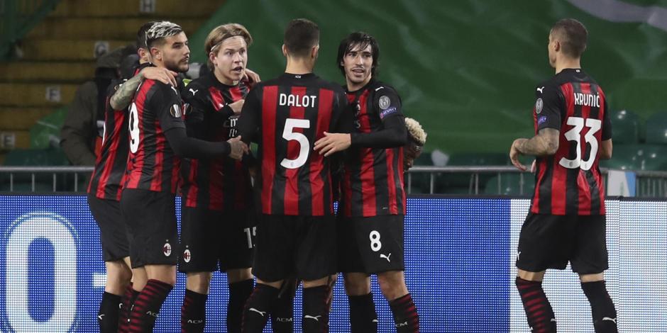 Jugadores del AC Milan festejan un gol en su partido contra el Celtic la semana pasada en su debut en la Europa League.